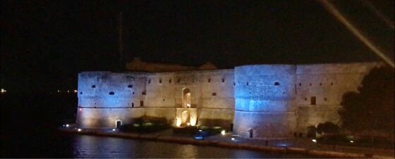 Castello aragonese notte